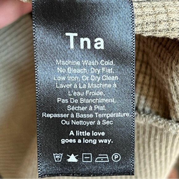 Aritzia TNA Andrews Waffle Longsleeve Thermal Camo long-sleeve shirt EUC M - Picture 6 of 11